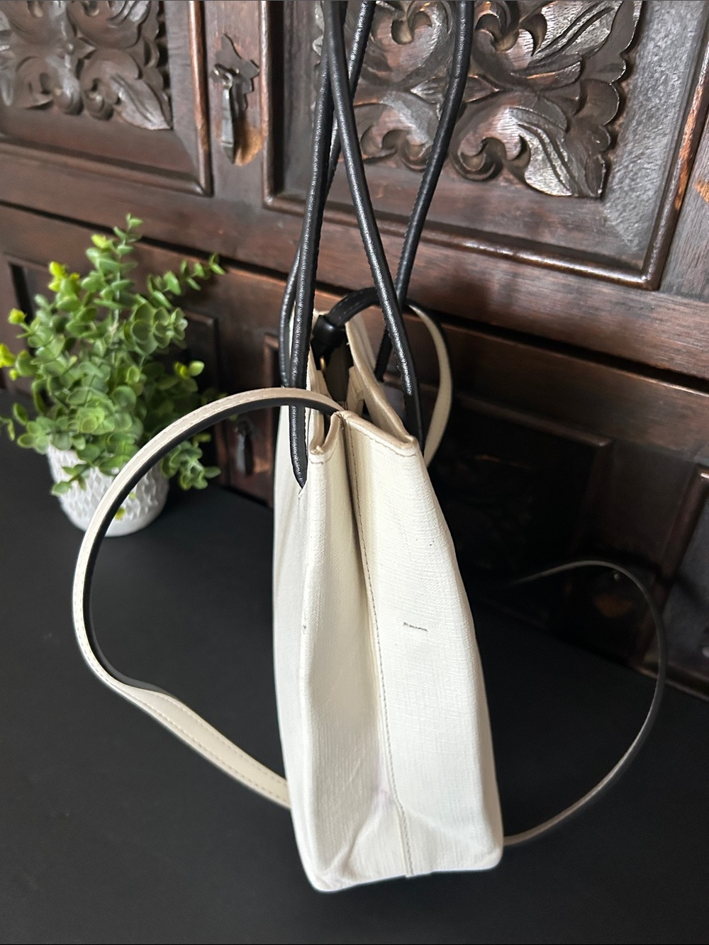 Beautiful White Canvas Crossbody with Black Handles - Picture 7 of 14